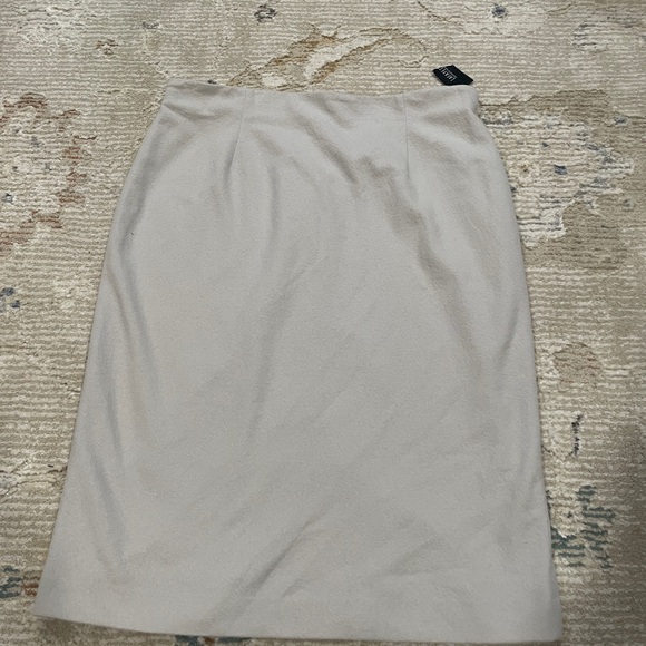 Lafayette 148 New York Elegant Pencil Skirt (small flaw) - Picture 1 of 9